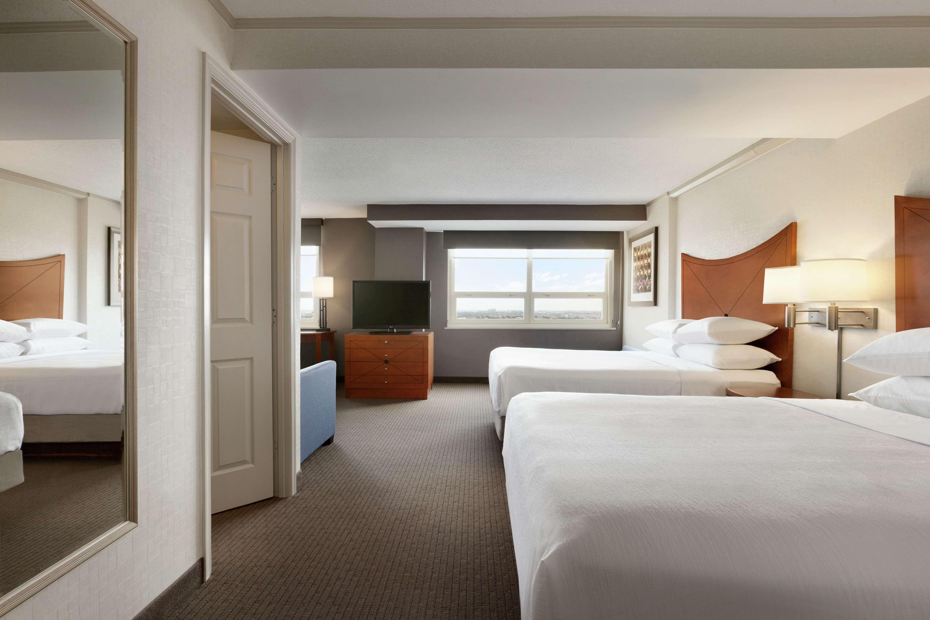 Embassy Suites Baltimore Inner Harbor Экстерьер фото