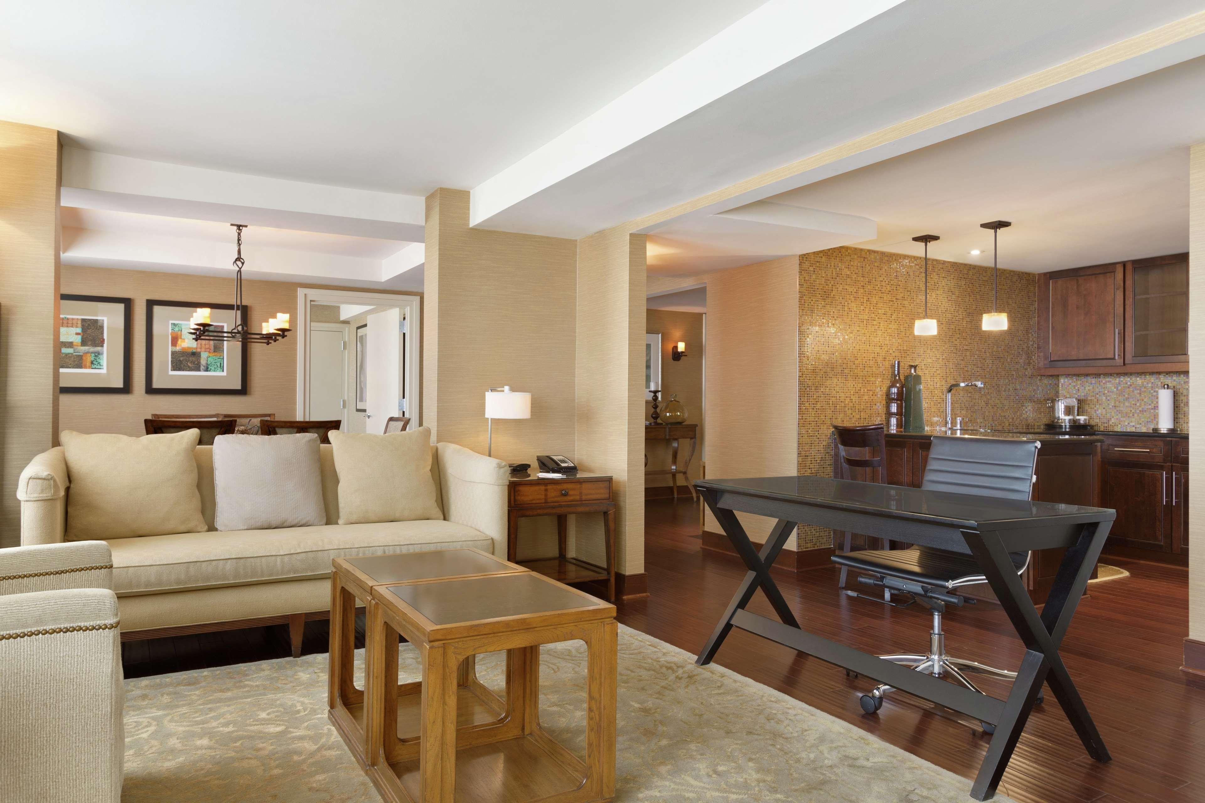 Embassy Suites Baltimore Inner Harbor Экстерьер фото