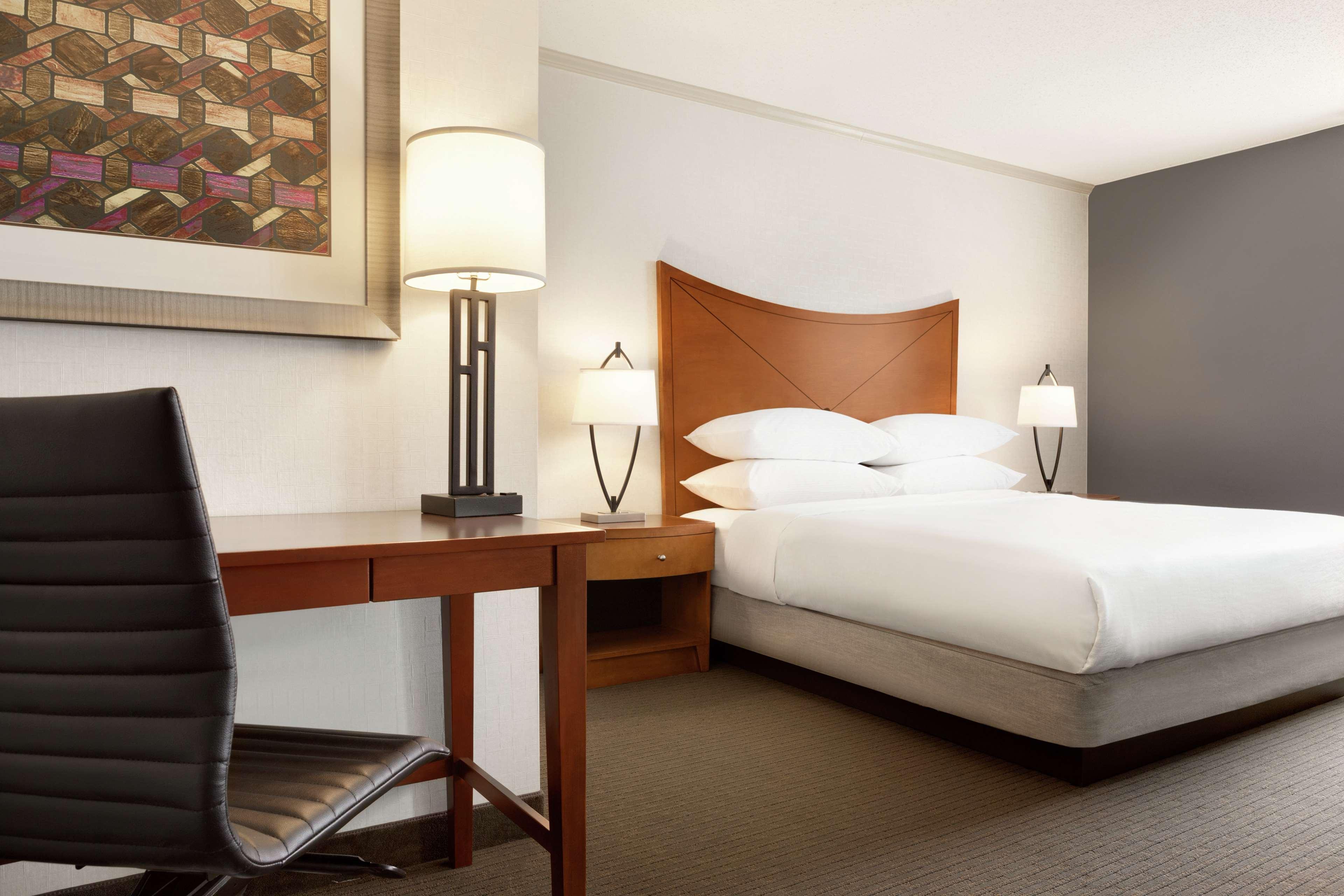 Embassy Suites Baltimore Inner Harbor Экстерьер фото